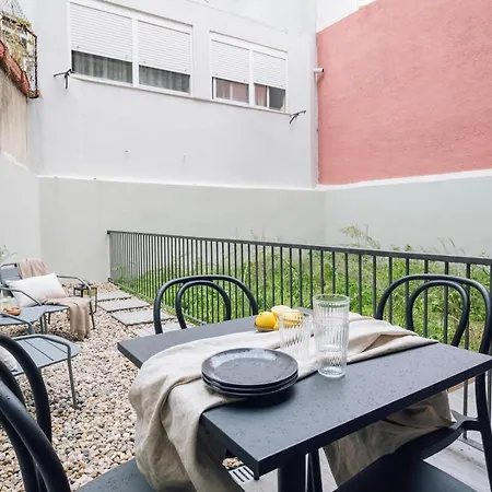 Sperlonga - 1 Bedroom And Terrace In Arroios Apartment